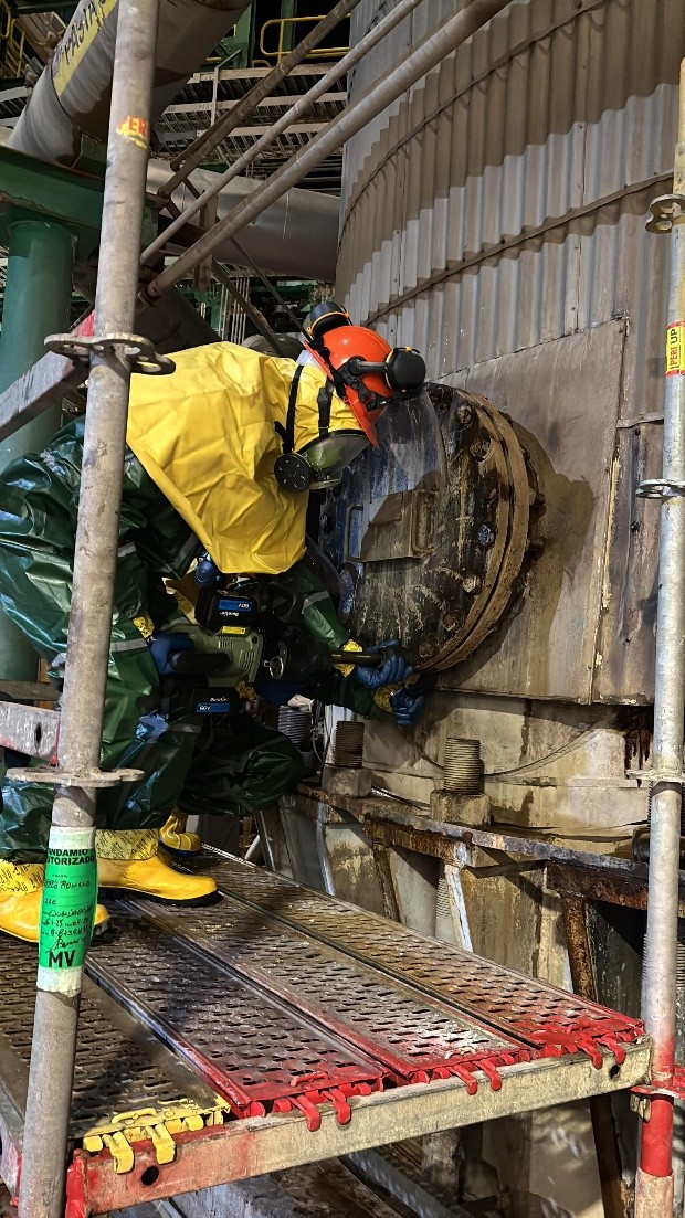 Apertura y cierre de estanques de proceso (manholes)