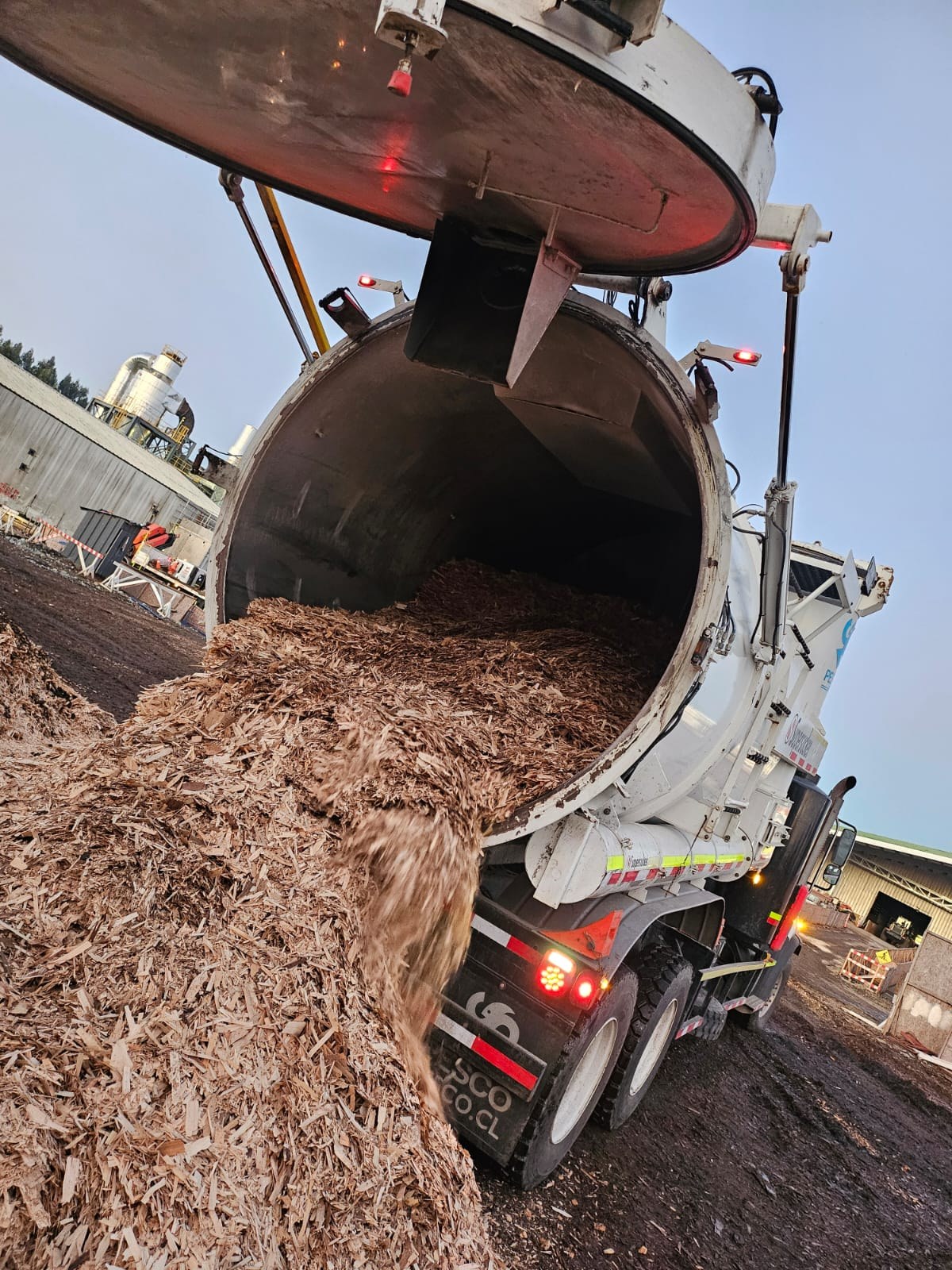 Descarga de osb con Camion Alto Vacio